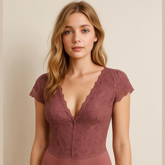 Mauve Lace Bodysuit - Picture 2 of 2